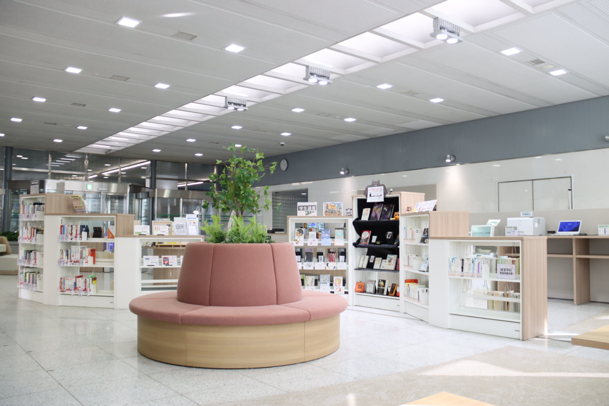 AsiaUniversityLibrary_1F_jirei.jpg